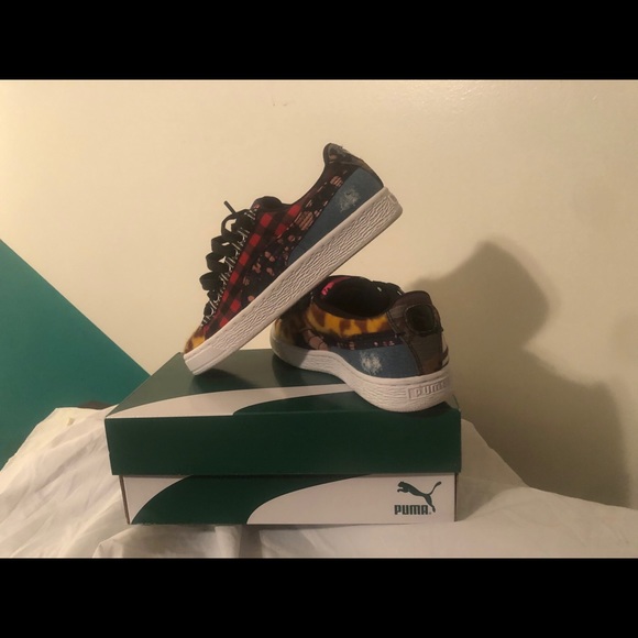 Adorable Puma Sneakers - Picture 2 of 11